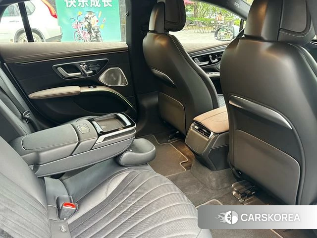 Mercedes-Benz EQS 2024 Серебристо-серый из Китая, фото 2