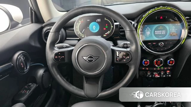 Mini Cooper 2023 Черный из Кореи, фото 2
