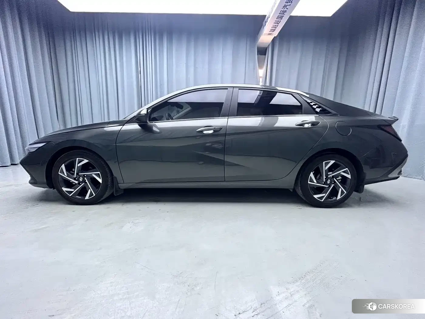 Hyundai Elantra 2023 Silver/gray из Китая, фото 2