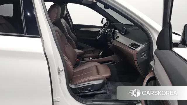 BMW X1 (F48) 2022 Белый из Кореи, фото 2