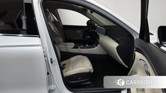 Genesis GV70 2024 Белый из Кореи, фото 2