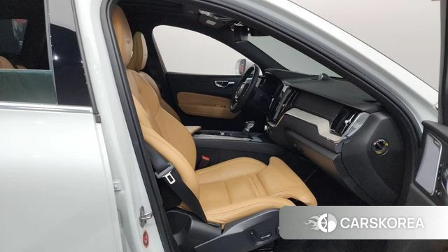 Volvo XC60 second Generation 2019 Белый из Кореи, фото 2