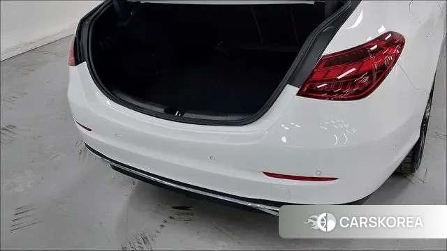 Mercedes-Benz C-Class W206 2023 Белый из Кореи, фото 2