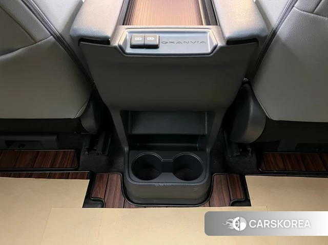 Toyota Grevia 2024 Белый из Китая, фото 2