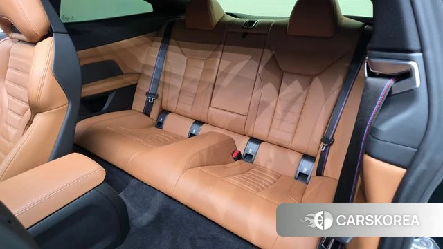 BMW 4 Series (G22) 2022 Темно-зеленый из Кореи, фото 2