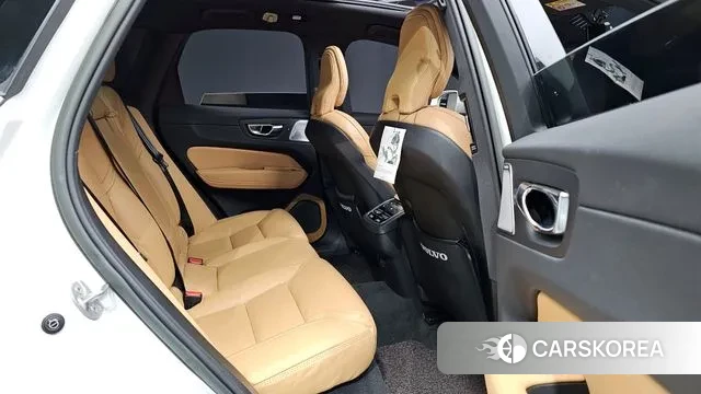 Volvo XC60 second Generation 2022 Белый из Кореи, фото 2