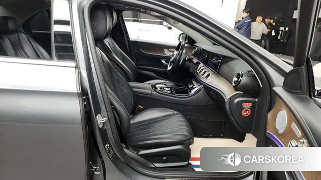 Mercedes-Benz E-Class W213 2018 Серый из Кореи, фото 2