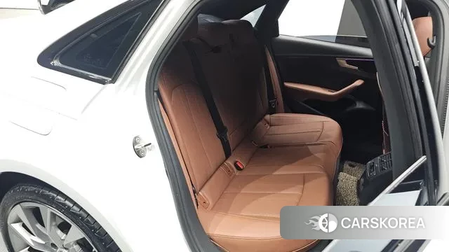 Audi A4 (B9) 2023 Белый из Кореи, фото 2