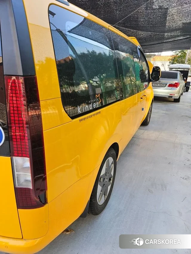 Hyundai Staria 2023 Желтый из Кореи, фото 2