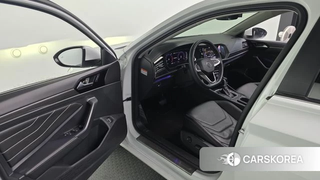 Volkswagen 7th Generation of Jetta 2023 Белый из Кореи, фото 2