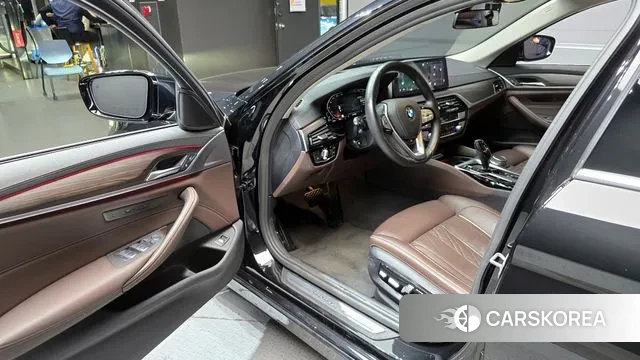 BMW 5 Series (G30) 2021 Черный из Кореи, фото 2