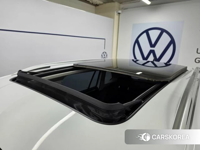 Volkswagen Tiguan second Generation 2022 Белый из Кореи, фото 2