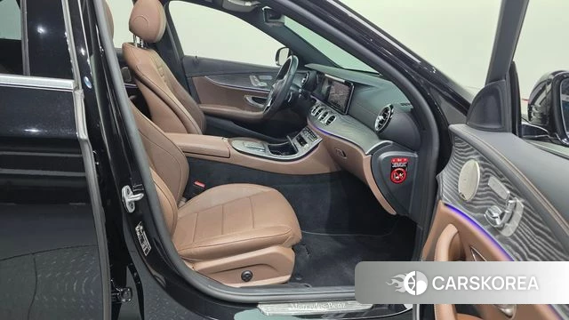 Mercedes-Benz E-Class W213 2022 Черный из Кореи, фото 2