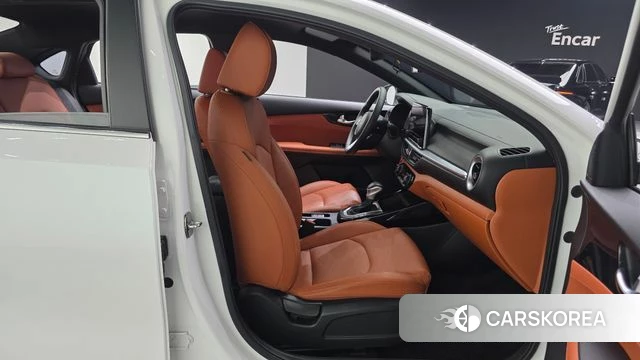 Kia The New K3 2nd generation 2021 Белый из Кореи, фото 2