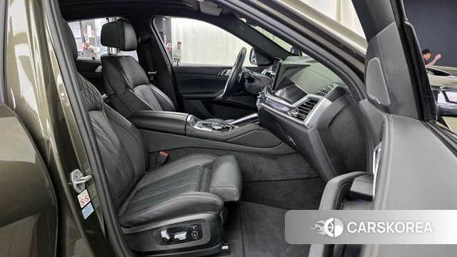 BMW X6 (G06) 2024 Песочный из Кореи, фото 2