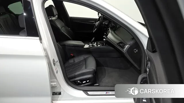 BMW 5 Series (G30) 2022 Белый из Кореи, фото 2