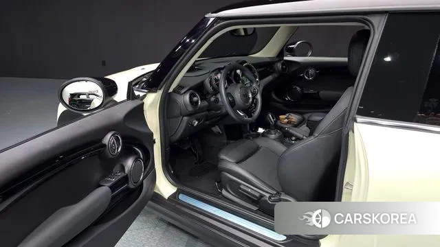 Mini Cooper 2020 Жемчужный цвет из Кореи, фото 2