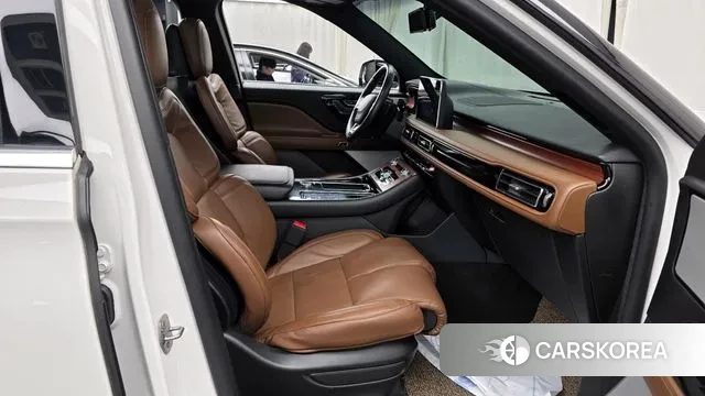 Lincoln Aviator 2nd generation 2023 Белый из Кореи, фото 2
