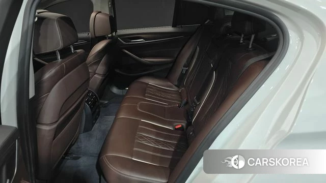 BMW 5 Series (G30) 2019 Белый из Кореи, фото 2