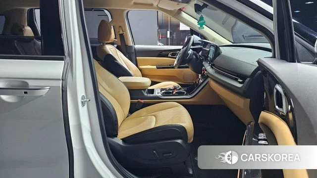 Kia Carnival 4th generation 2023 Белый из Кореи, фото 2