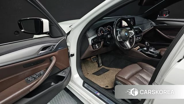 BMW 5 Series (G30) 2019 Белый из Кореи, фото 2