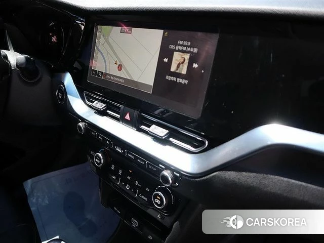 Kia Niro Plus 2023 Белый из Кореи, фото 2