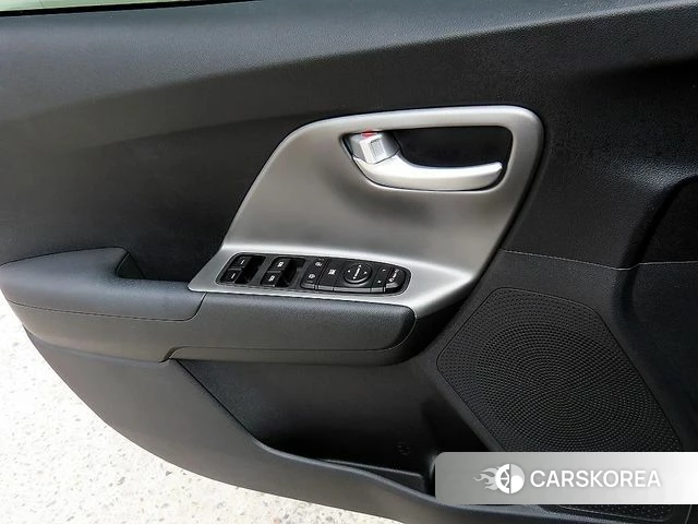 Kia Niro Plus 2023 Белый из Кореи, фото 2