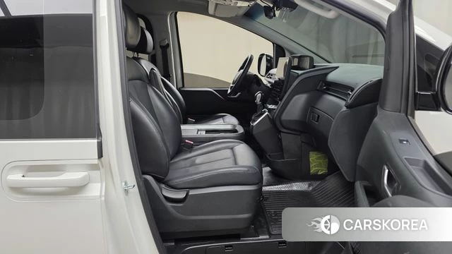 Hyundai Staria 2023 Белый из Кореи, фото 2