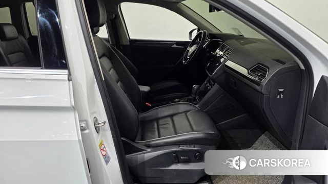 Volkswagen Tiguan second Generation 2020 Белый из Кореи, фото 2
