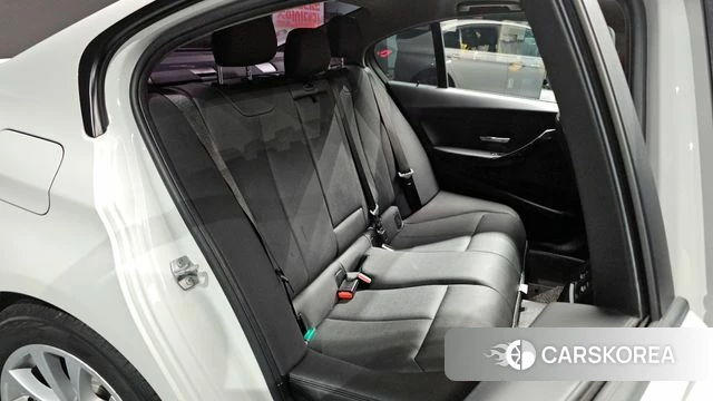 BMW 3 Series (F30) 2018 Белый из Кореи, фото 2