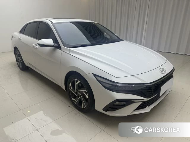Hyundai Elantra 2023 Белый из Китая, фото 2