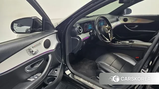 Mercedes-Benz E-Class W213 2021 Черный из Кореи, фото 2