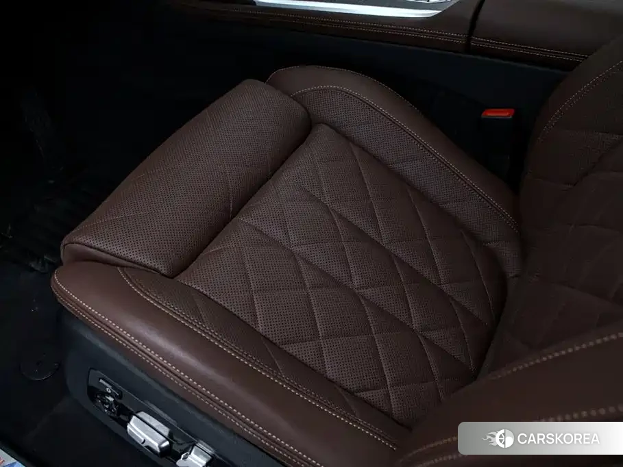 BMW X7 2024 Черный из Китая, фото 2