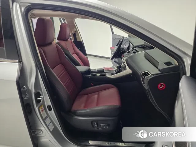 Lexus NX300h 2018 Серебряный из Кореи, фото 2