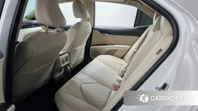 Toyota Camry (XV70) 2024 Белый из Кореи, фото 2