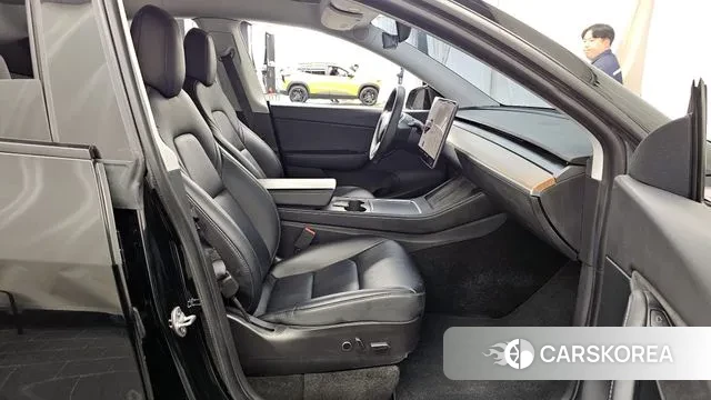 Tesla Model Y 2021 Черный из Кореи, фото 2