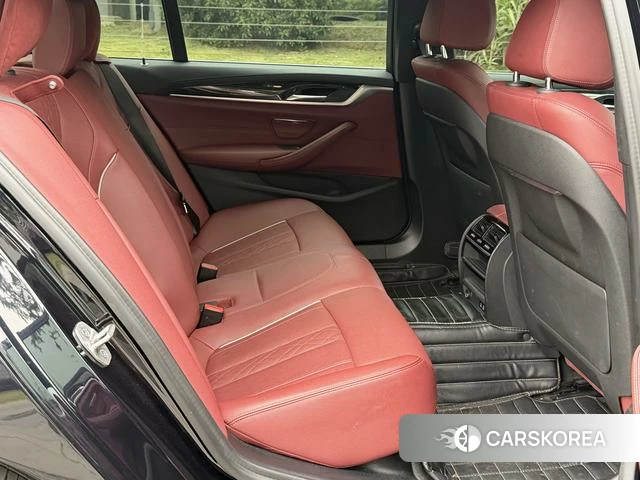 BMW 5 series 2021 Черный из Китая, фото 2