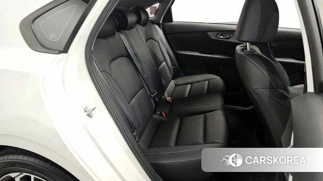 Kia The New K3 2nd generation 2021 Белый из Кореи, фото 2