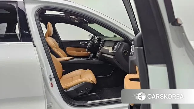 Volvo XC60 second Generation 2019 Белый из Кореи, фото 2