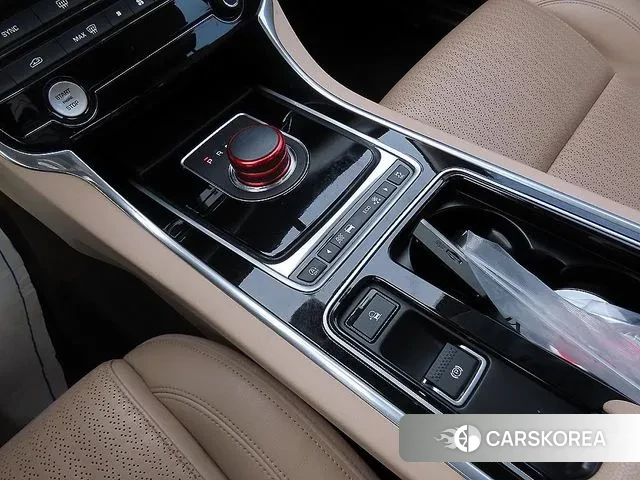 Jaguar XF (X260) 2018 Серебряный из Кореи, фото 2