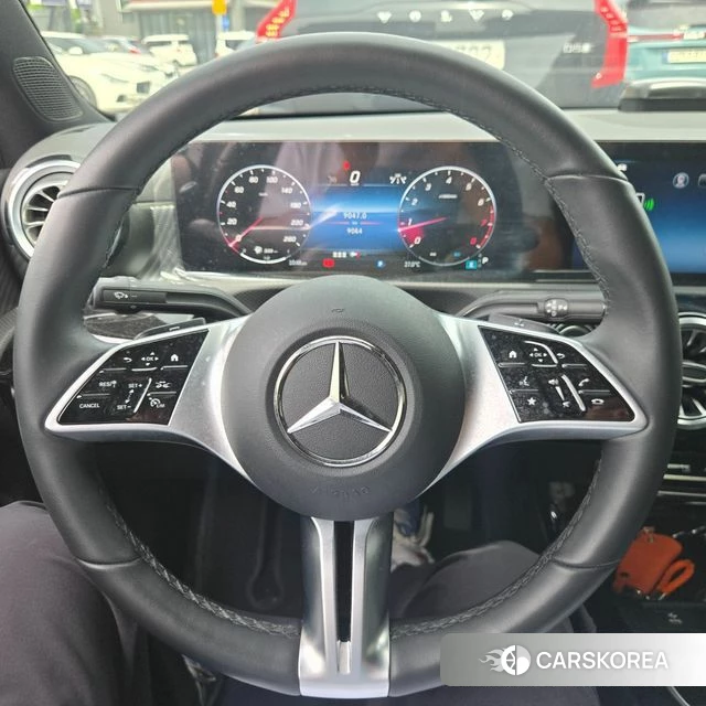 Mercedes-Benz A-Class W177 2024 Белый из Кореи, фото 2