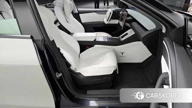 Tesla Model Y 2025 Серебристо-серый из Кореи, фото 2