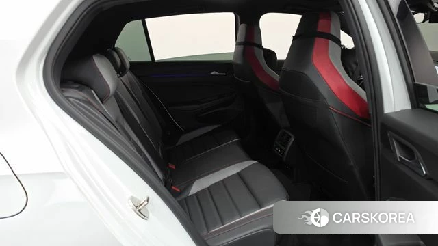 Volkswagen Golf 8th Generation 2022 Белый из Кореи, фото 2
