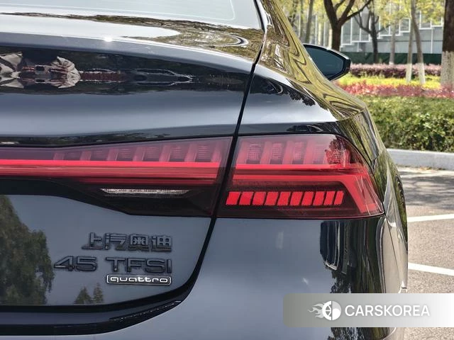 Audi A7L 2022 Черный из Китая, фото 2