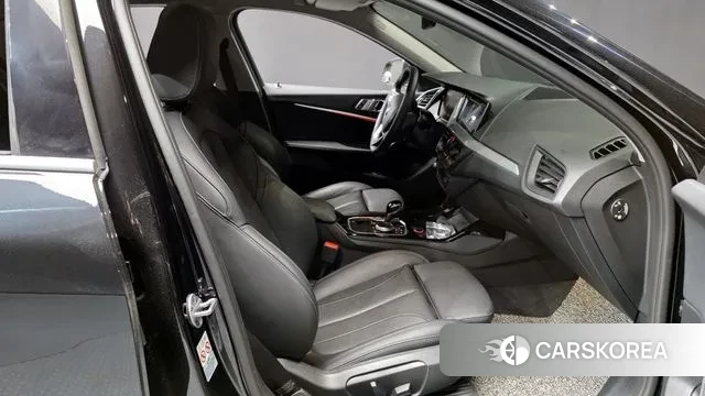 BMW 1 Series (F40) 2022 Черный из Кореи, фото 2