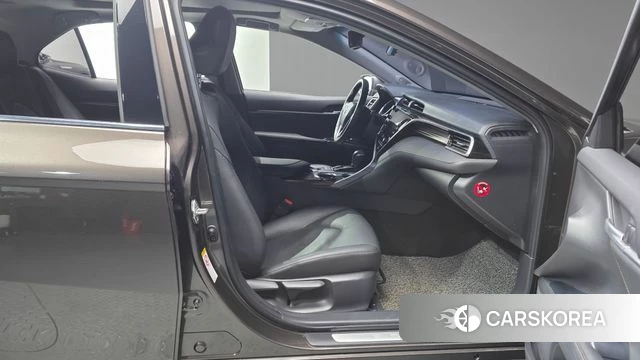 Toyota Camry (XV70) 2018 Коричневый из Кореи, фото 2
