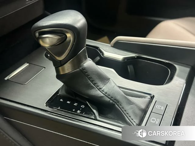Lexus ES 2022 Серебристо-серый из Китая, фото 2