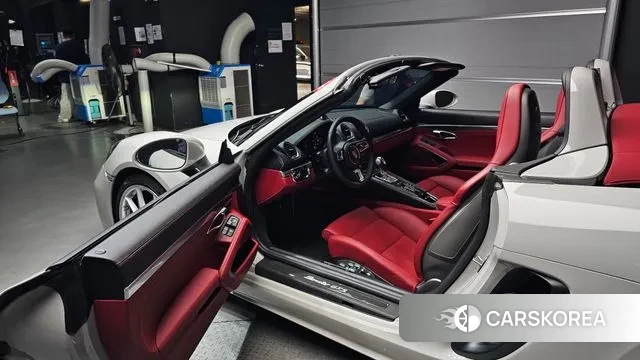 Porsche 718 Boxster 2023 Серебристо-серый из Кореи, фото 2