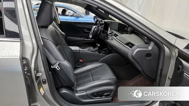 Lexus ES300h 7th generation 2018 Песочный из Кореи, фото 2