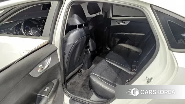 Kia The New K3 2nd generation 2021 Белый из Кореи, фото 2